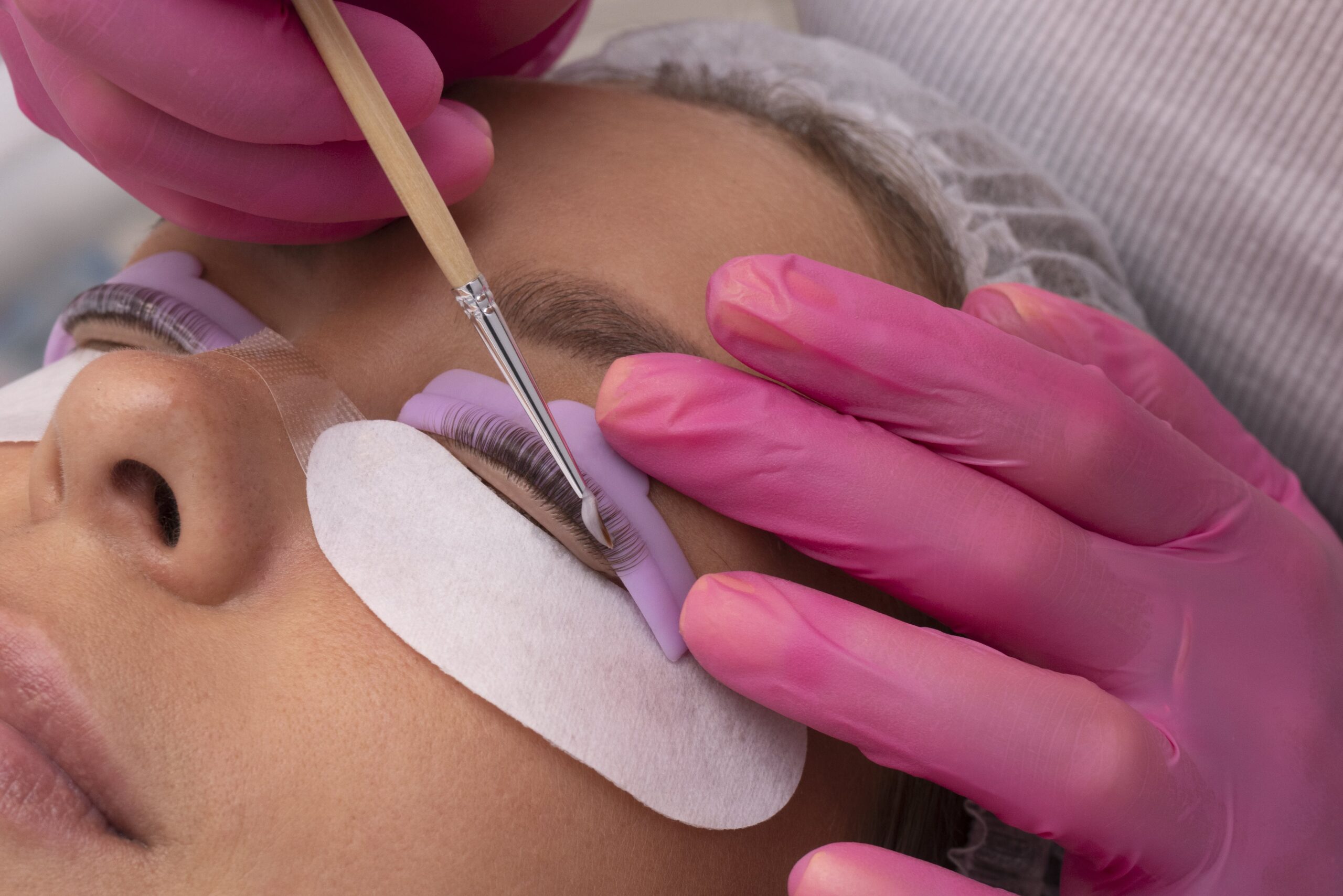 Laminazione ciglia in corso