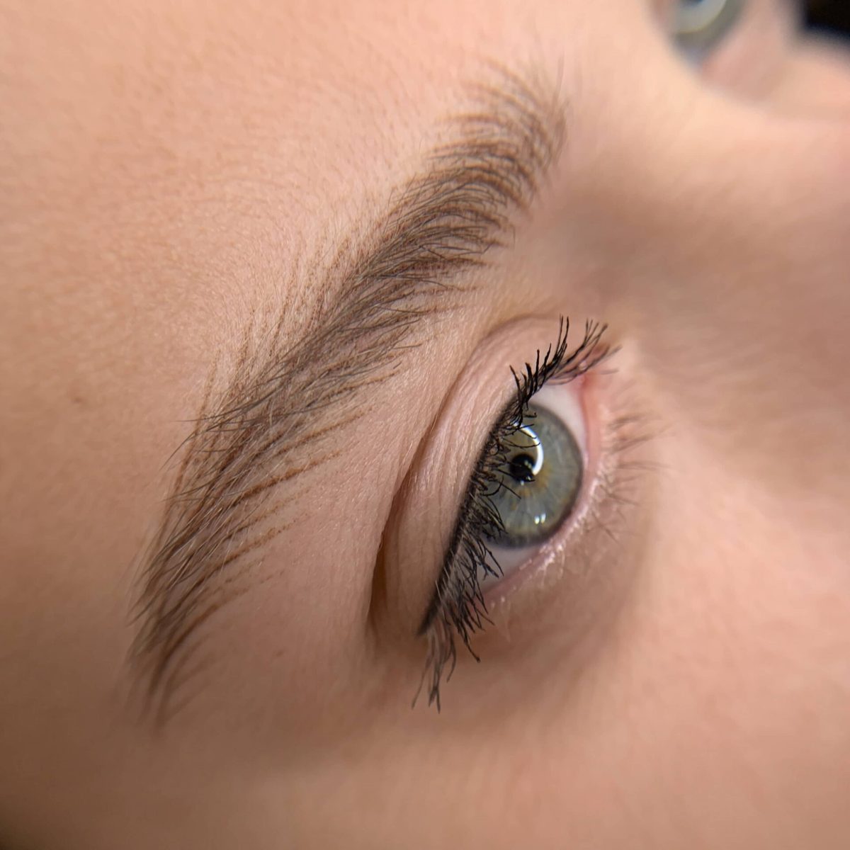 Microblading sopracciglia effetto pelo naturale
