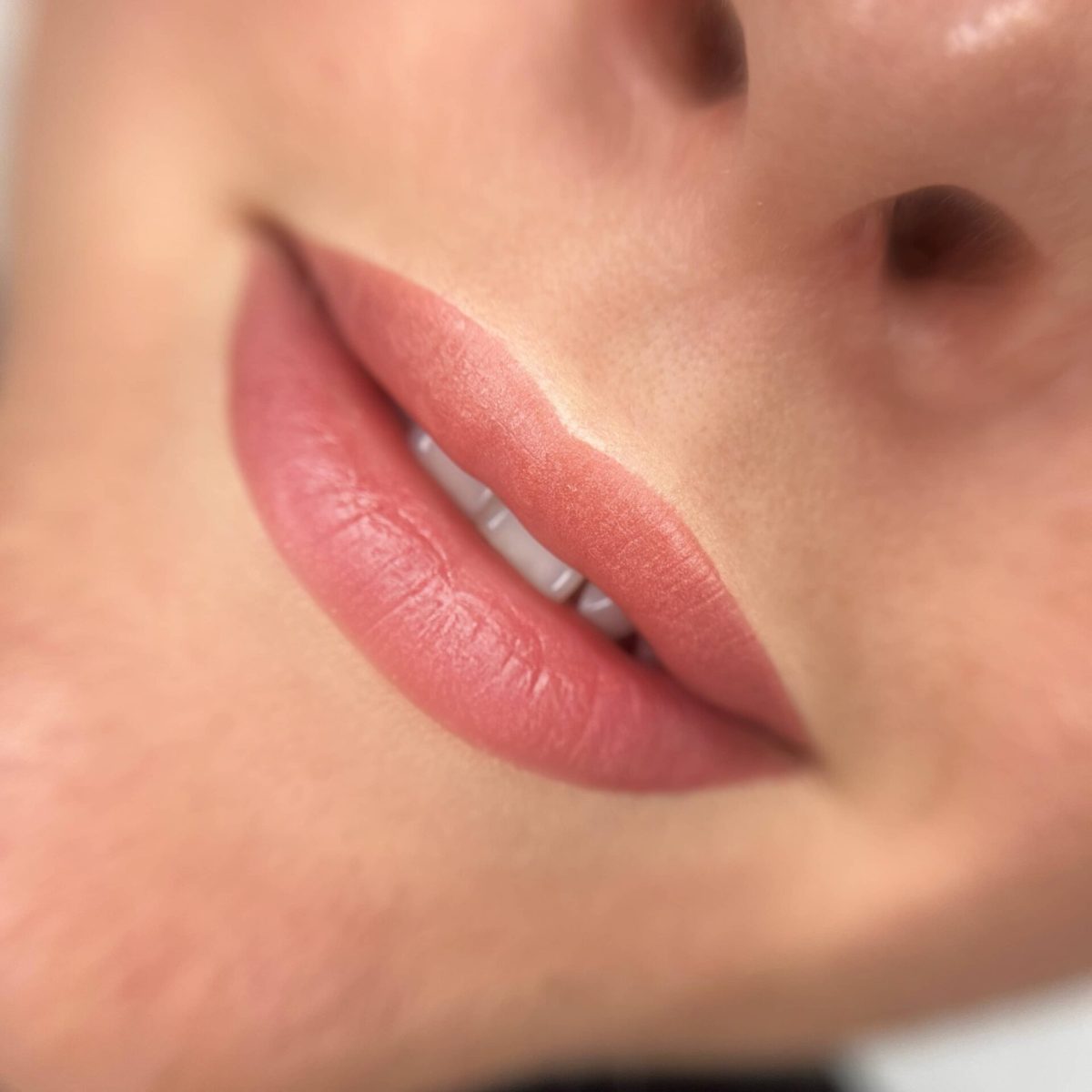 Trucco permanente labbra effetto lipstick naturale